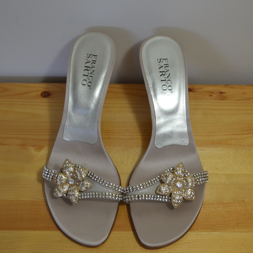 NIB Franco Sarto Renew satin sandals in sand